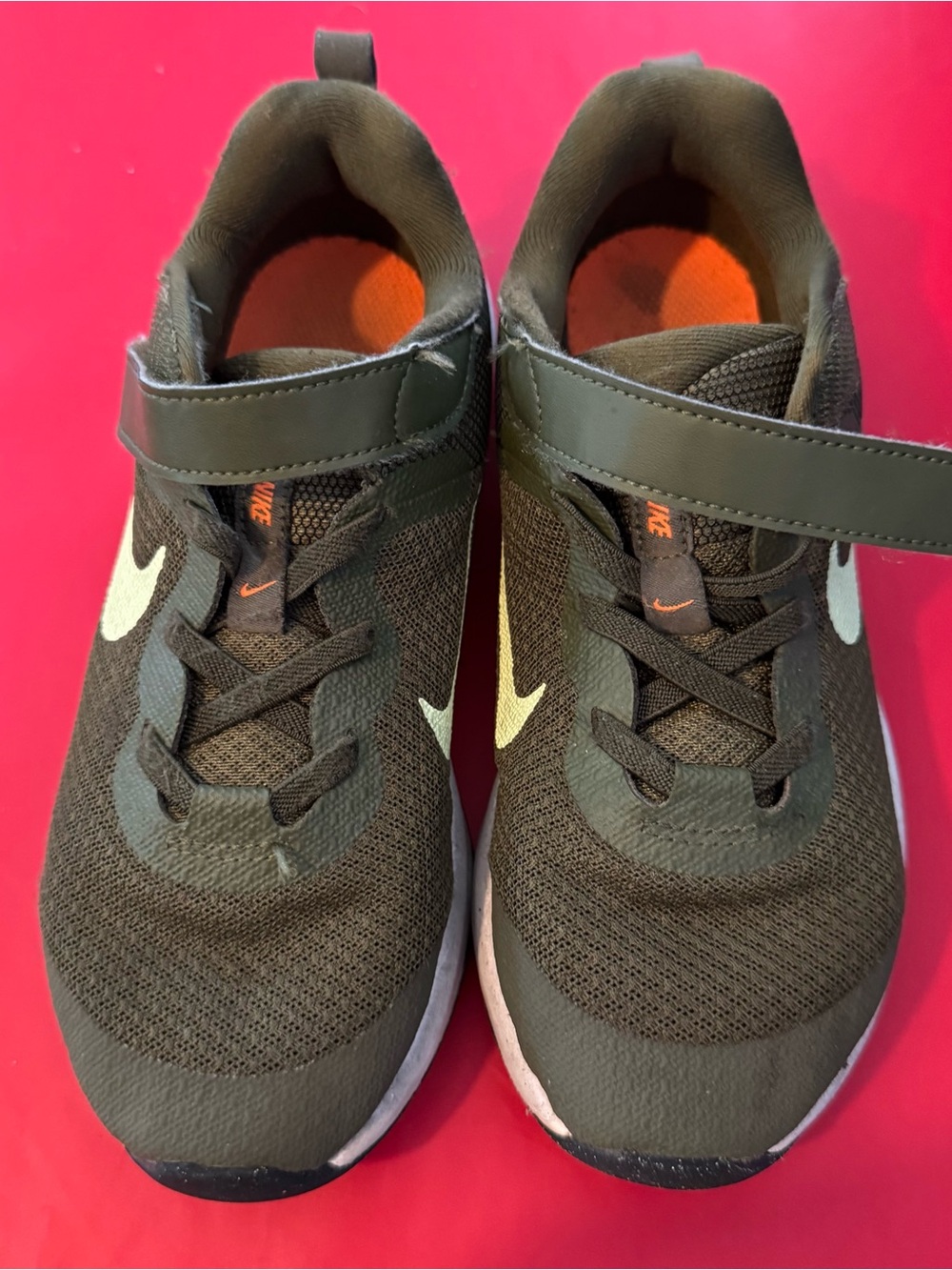 Nike Kids' Olive Green Lightweight Sneakers size 2Y